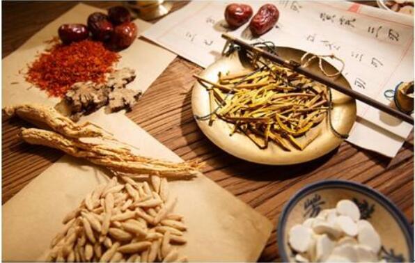我國中藥材產(chǎn)業(yè)發(fā)展迅速，正向規(guī)?；瑯藴驶D變