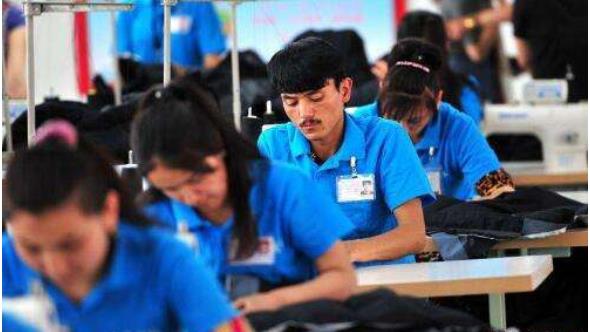 2018年，新疆促進(jìn)47.58萬城鎮(zhèn)人口實(shí)現(xiàn)就業(yè)，城鎮(zhèn)登記失業(yè)率控制在3.3%???